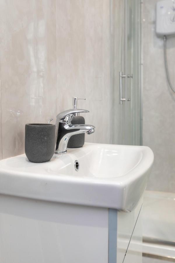 Stockton Town Centre Studio Apartments Free Parking And Wi-Fi Exterior foto